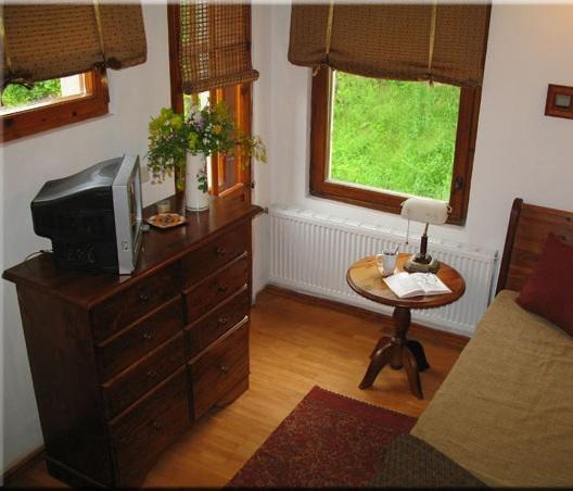 Castle Cottage Bed & Breakfast ベログラドチク エクステリア 写真