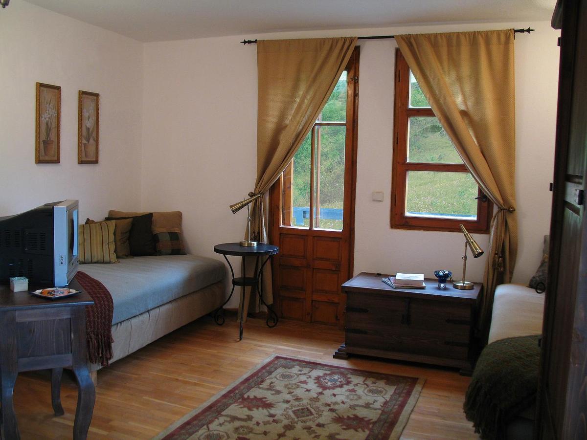Castle Cottage Bed & Breakfast ベログラドチク エクステリア 写真