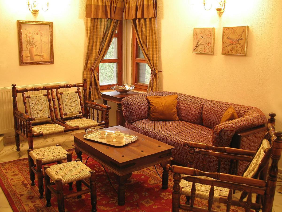 Castle Cottage Bed & Breakfast ベログラドチク エクステリア 写真